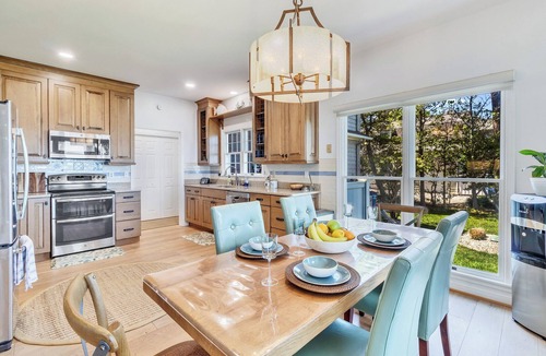 Edwardsville House | Seaglass Sands - Spacious family home - Private Beach - Kayaks - Game Room