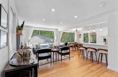Victory Heights House | Seattle's Hidden Forest Retreat | King | Firepit | Near Light Rail | Minutes to Downtown Seattle