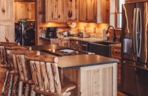 South Bloomingville Cabin | Secluded 20-Acre Retreat with Hot Tub and Sauna, 11 mins to old man cave