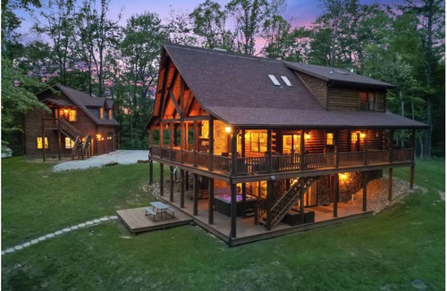South Bloomingville Cabin | Secluded 20-Acre Retreat with Hot Tub and Sauna, 11 mins to old man cave
