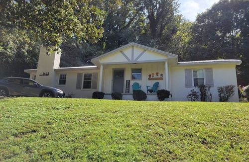 Guntersville House | Secluded 3 bedrm renovated home w/pool walking distance to Lake & sunset trail
