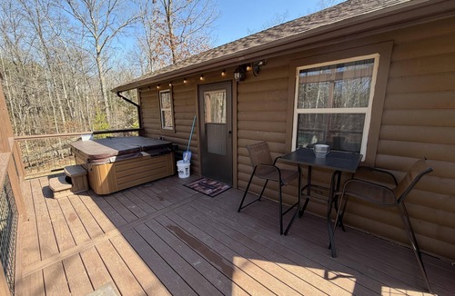 Freetown Cabin | Secluded Brown County Cabin | Hot Tub | Hoosier National Forest