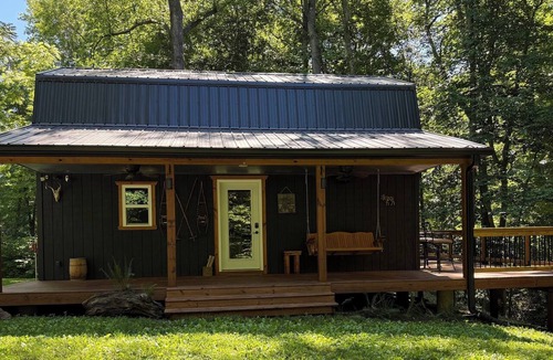 Reelsville Cabin | Secluded Cabin in the Woods, Private Nature Retreat Near Greencastle & I-70