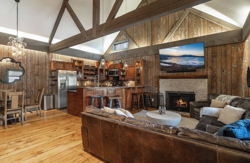 Ashley Oaks Cabin | Secluded Cabin in the Woods Close to It All