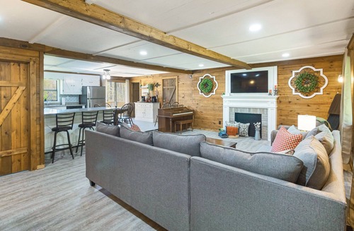Wildwood Cabin | Secluded cabin near Chattanooga with W/D, AC & outdoor space - dog-friendly