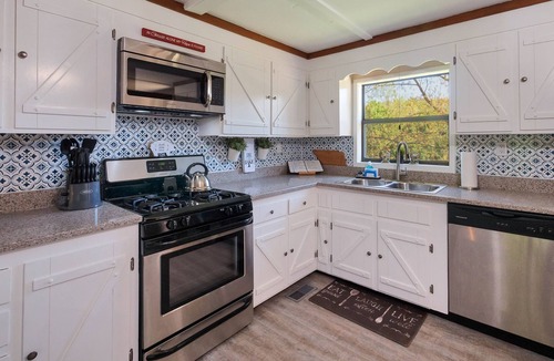 Wildwood Cabin | Secluded cabin near Chattanooga with W/D, AC & outdoor space - dog-friendly