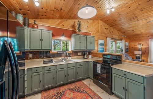 Mentone Cabin | Secluded Cabin on 3 acres l Porch, Fishing, Wildlife, Pond + Kayak
