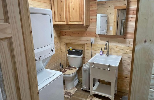 Gilbert House | Secluded Cabin with King size bed