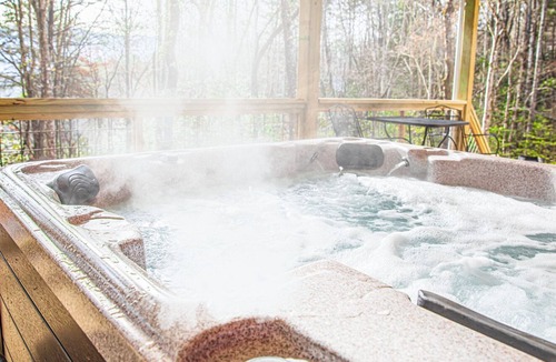 Bryson City House | Secluded in woods-1 mile from Smoky Mtn Nat'l Park & Great Smoky Mtn Railway