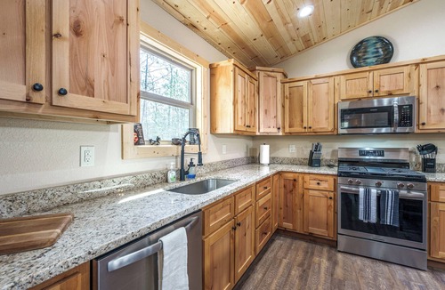 Unaka Cabin | Secluded Mountain Cabin with Hot Tub & Fire pit on 4 acres