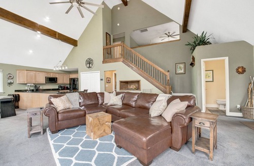 Lupton City House | Secluded Mountain House on 12 acres w/Pond! 20 min to downtown Chattanooga!
