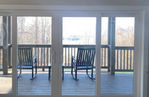 Byrdstown Cottage | Secluded New Cottage, Minutes From Sunset Marina Overlooking Pendergrass Creek