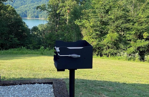 Byrdstown Cottage | Secluded New Cottage, Minutes From Sunset Marina Overlooking Pendergrass Creek