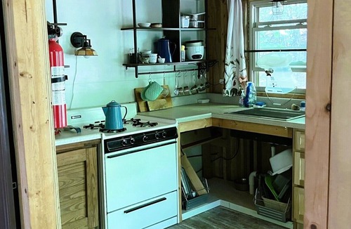 Muscadine Cabin | Secluded off-grid cabin