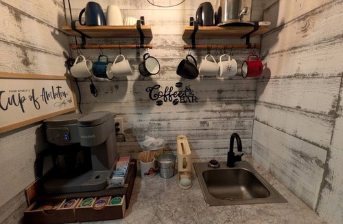 Coalmont RV Rental | Secluded Off-Grid Glamping Tent with Private Bathhouse Near The Caverns & Waterfalls – Coalmont, Tennessee