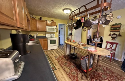 Rogers Cabin | Secluded Red River Gorge Large Group Cabin with a Hot Tub and Wi-Fi