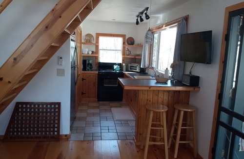 Wytheville Cottage | Secluded ridge top wilderness retreat with fast wifi and all the comforts