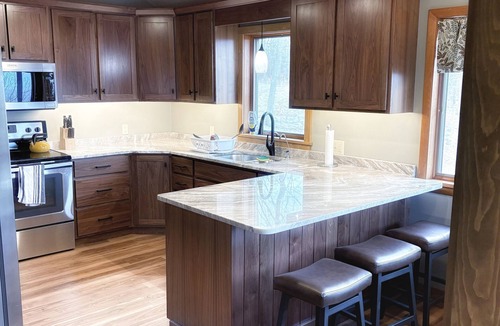 James Creek Cabin | Secluded/Spacious Cabin with 5 BR, 5 min to resort "New Kitchen coming 2026!"