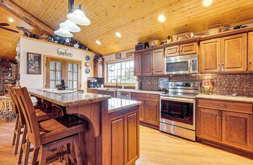 Preble House | Secluded, Waterfront Home w/Patio in Craigville!