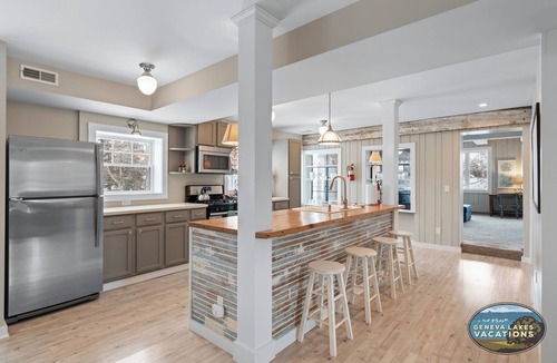 Walworth Apartment | Second Level Elevated Escape |The Crows Nest | 1.9 miles to Fontana and Abbey Resort