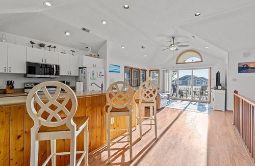 Monteray Shores House | Semi-sound front, private pool- optional heat, hot tub, corn-hole court, views