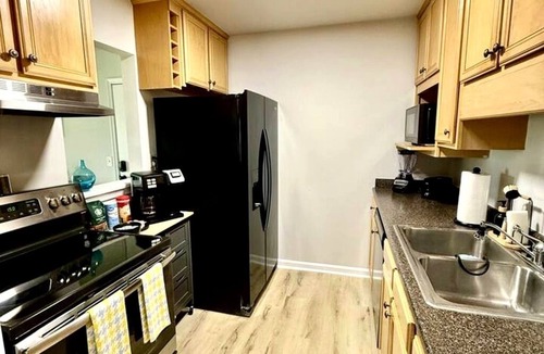 Greensboro Condo | Serene 2-bedroom condo with AC in charming Greensboro