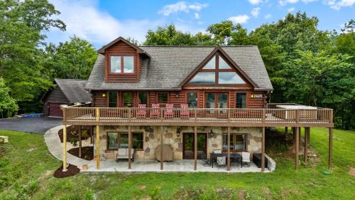 Tazewell House | Serene Mtn Cabin Retreat Lake Access Hot Tub