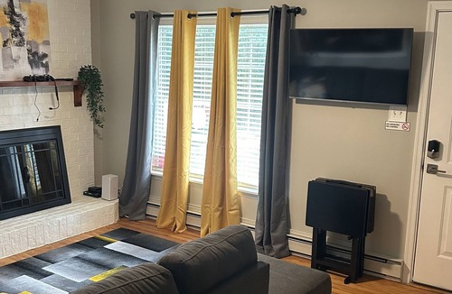 Mosby House | "Serene Retreat : Discover Richmond's Hidden Gem- Charming 3-Bd 1 bath Cottage"