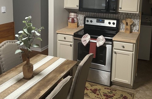 Mosby House | "Serene Retreat : Discover Richmond's Hidden Gem- Charming 3-Bd 1 bath Cottage"