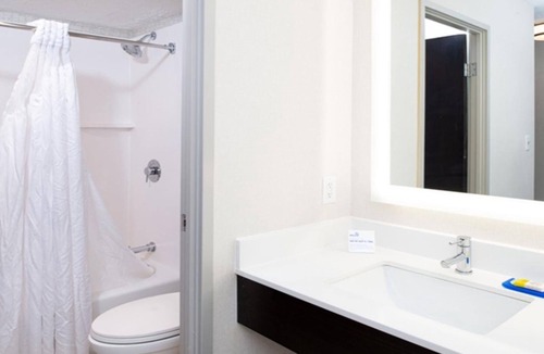 Dent Hotel | Serene Room w/Breakfast Perfect for Exploring Cincinnati + Nearby Attractions