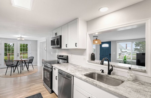 Point Lookout House | Serene semi-private beach - Perfect Summer Getaway - "Bliss on the Bay"