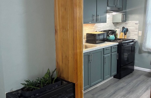 Springfield House | Serenity 2, Updated, Clean Home, Ifit Bike,WiFi, Fenced yard, near Yellow Spring