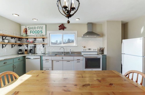 Hesston House | Seven Points Cottage- Raystown Lake- Aunt Susie's