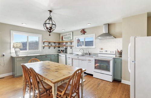 Hesston House | Seven Points Cottage- Raystown Lake- Aunt Susie's