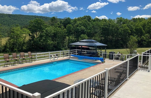 Orbisonia House | Shadow Ridge Farm & Retreat - Pool, Hot Tub, Pickleball & Pond - sleeps 35