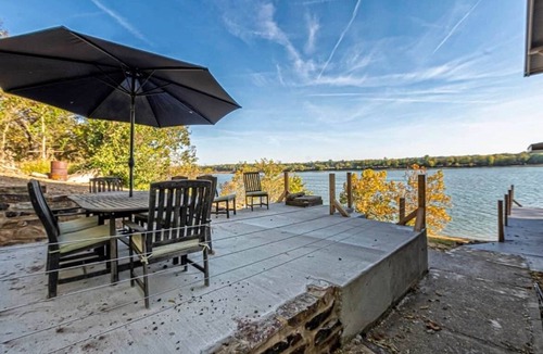 Elizabethtown House | Shawnee |Original Log Cabin Overlooking Ohio River