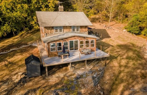 Elizabethtown House | Shawnee |Original Log Cabin Overlooking Ohio River