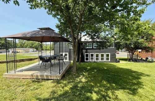 Broadway House | Shenandoah Valley Stay - Near JMU, Caverns & Skyline Drive