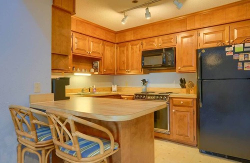 Sneads Ferry Condo | Shipwatch Villas 1415 - Oceanfront - Pool - Elevator