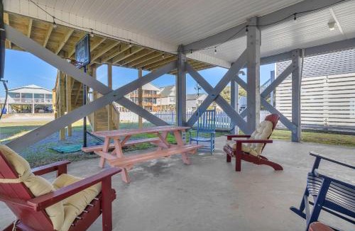 Long Beach House | Shore Beats Work by Oak Island Accommodations
