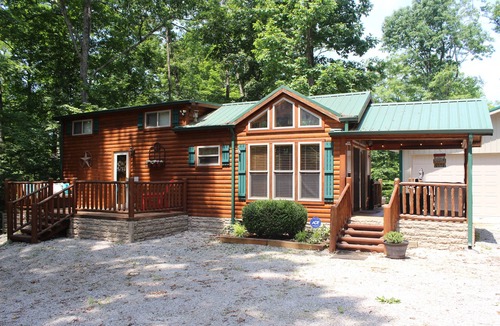 Nancy House | "Shore Thing", Cozy Lake Cumberland Cabin - Hot Tub, Fire Pit, Minutes from Lake