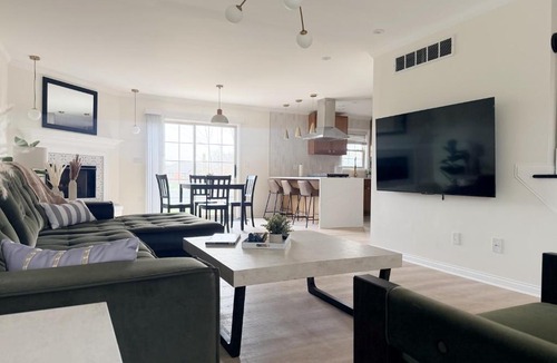 Evansville Apartment | Shoreham Luxe Vibrant 4BR 2,5BA with Waterfront