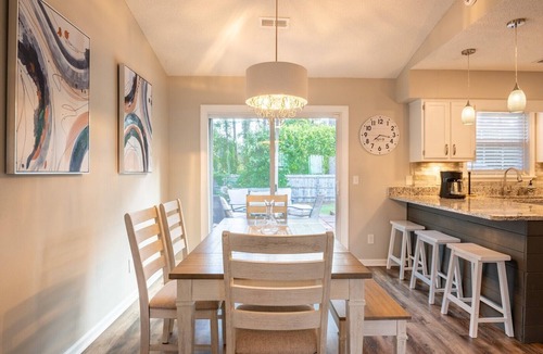 Silver Lake House | Short Drive to Downtown or the Beach! 907 Brewster Lane