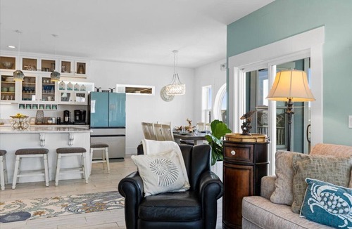 Ocean Isle Beach Cottage | Siesta Sunset - Gorgeous Private Pool and Tiki Bar