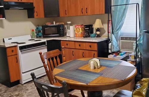 Old North Knoxville Apartment | Silver Spurs: Sprawling 1BR apartment in a Century-Old Historic Home