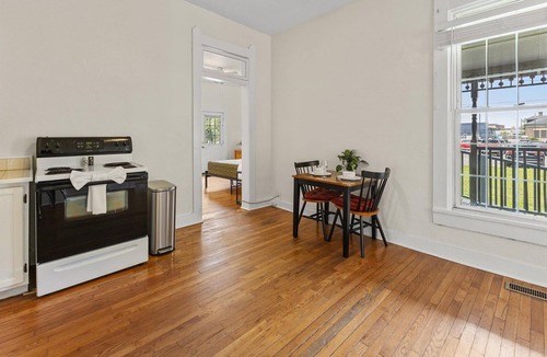Holy Cross House | Simple Comfort 1 Bed 1 Bath Near Downtown Indy