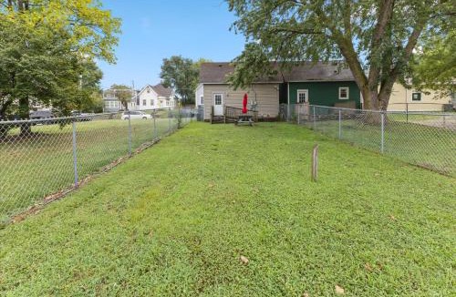 Holy Cross House | Simple Comfort 1 Bed 1 Bath Near Downtown Indy