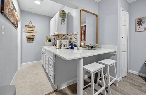 South Pensacola Cottage | Simple & Comfy Tiny Pensacola Studio
