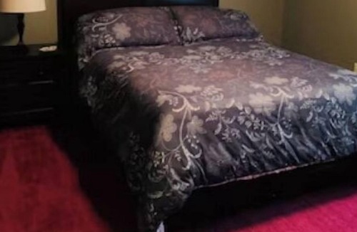 London Apartment | Single level apartment with garage within walking distance to downtown London.