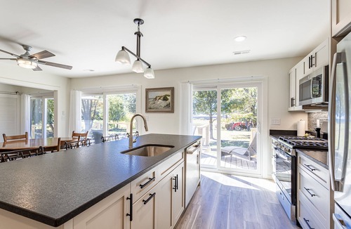Wanchese House | Six Sister’s Lodge. Waterfront home on the OBX.Minutes away from the beach.